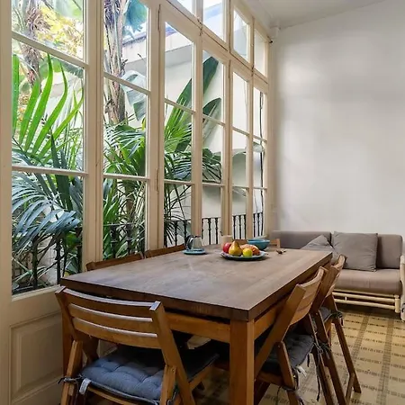Canela Homes Patio Barcelona