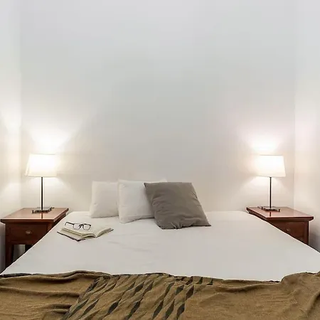 Canela Homes Patio Apartment Barcelona
