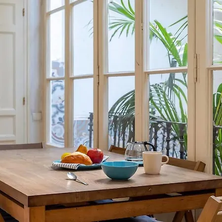Canela Homes Patio Barcelona